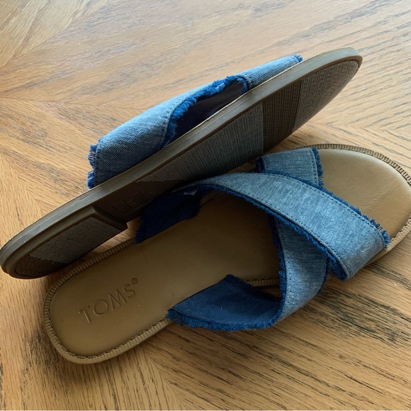 Tom’s Denim look flat Sandals sz9 - Picture 4 of 7